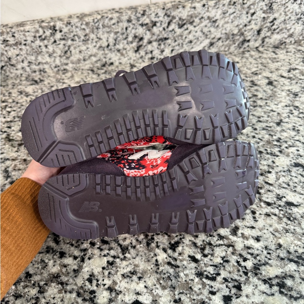 Women’s New Balance Sneakers - Picture 5 of 7
